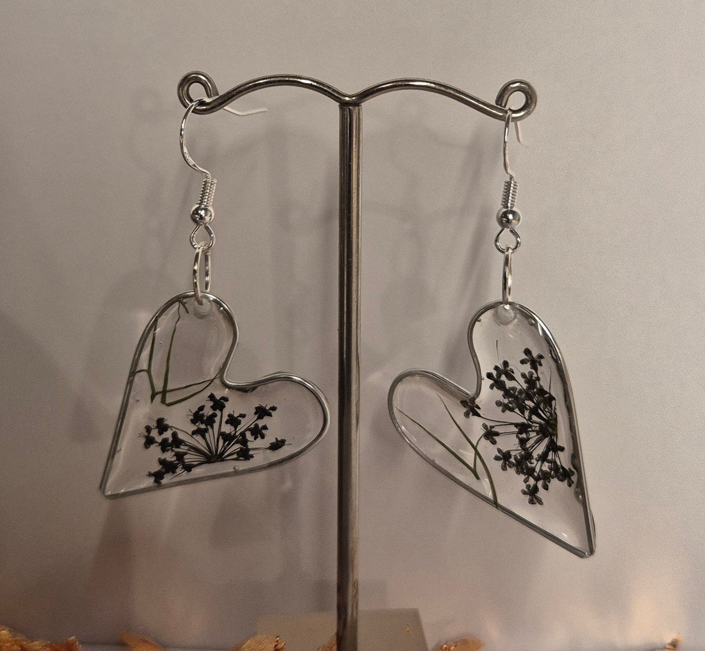 Black flower resin earings