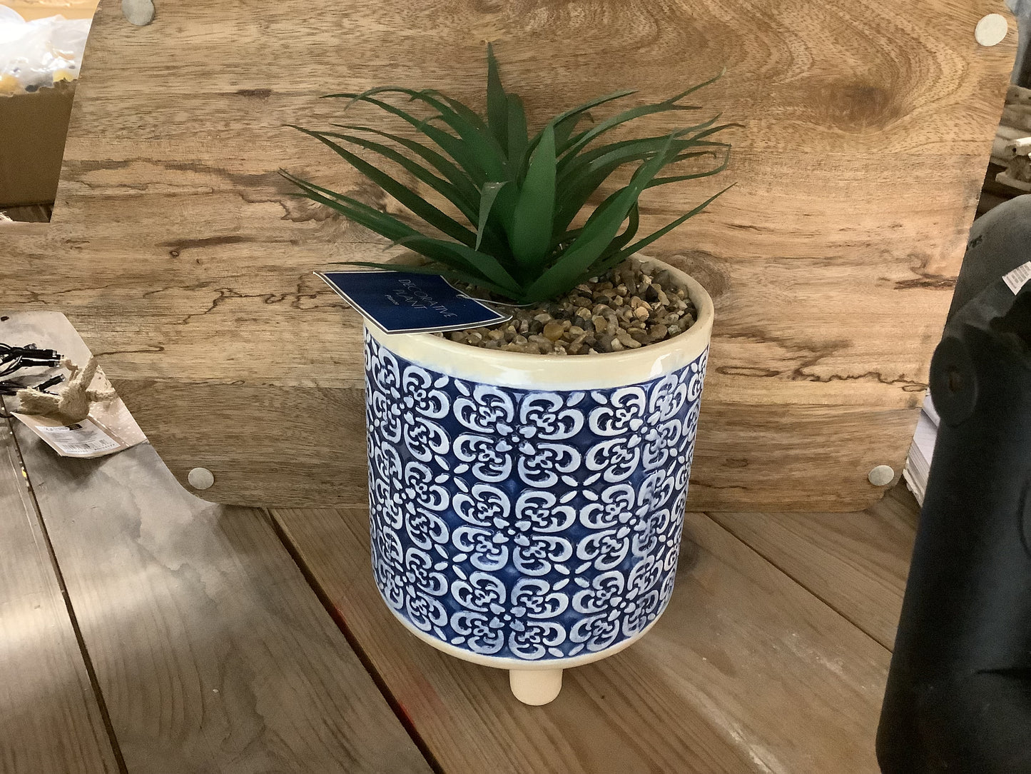 Serenity pot with plant